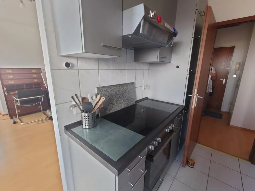 ZU VERMIETEN: Voll möblierte 2-Zimmer-Wohnung in Nieder-Eschbach (Langzeitmiete)