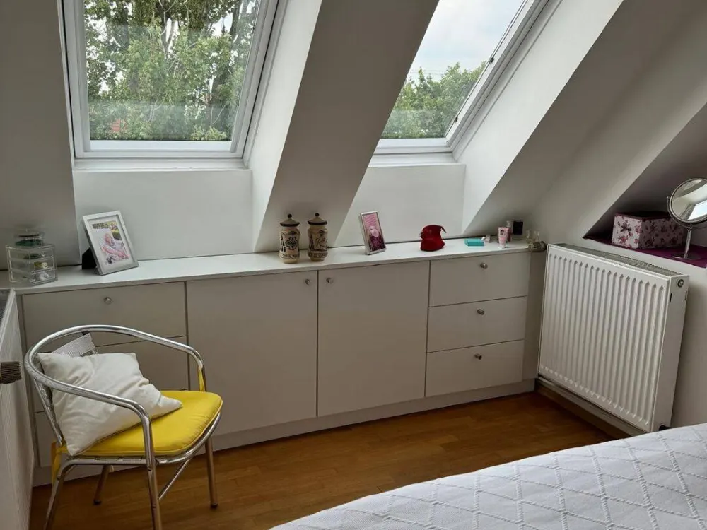 Wohnen auf Zeit / Voll möblierte 2-Zimmer-DG-Wohnung mit Balkon