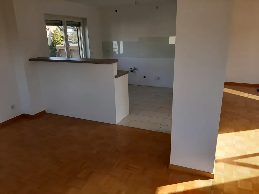 Schöne helle 3-Zimmer Wohnung in Top Lage mit Balkon, Garage, Stellplatz und Keller