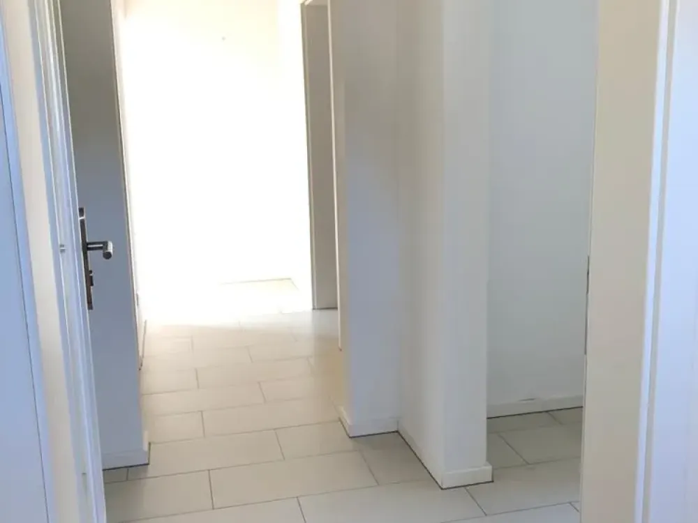Schöne helle 3-Zimmer Wohnung in Top Lage mit Balkon, Garage, Stellplatz und Keller