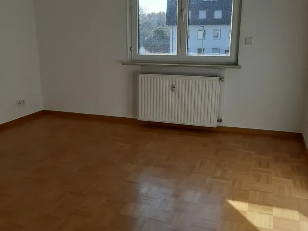 Schöne helle 3-Zimmer Wohnung in Top Lage mit Balkon, Garage, Stellplatz und Keller