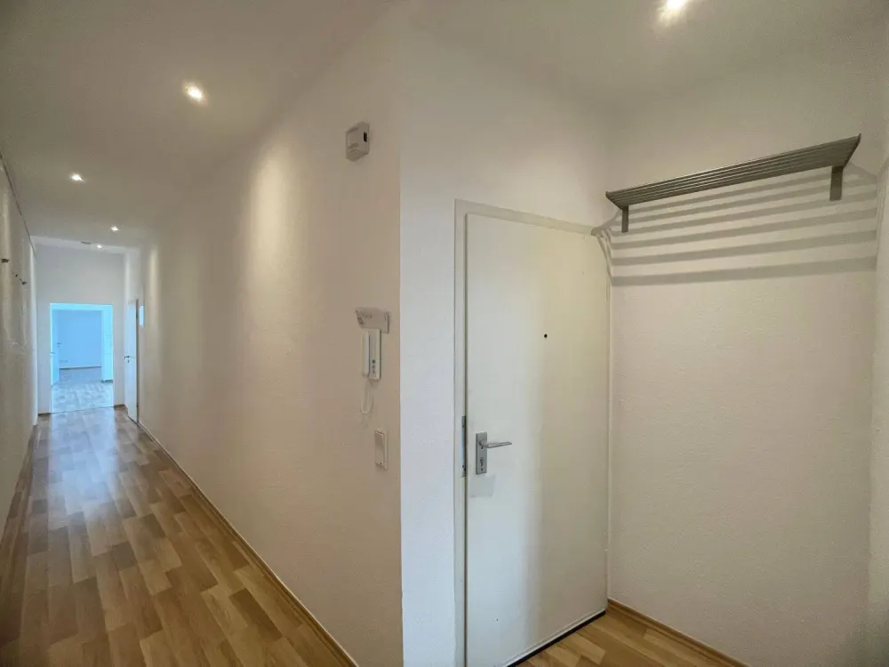 Altbaucharme trifft moderne Ausstattung! Großzügige 3-Zimmer-Wohnung ab sofort frei