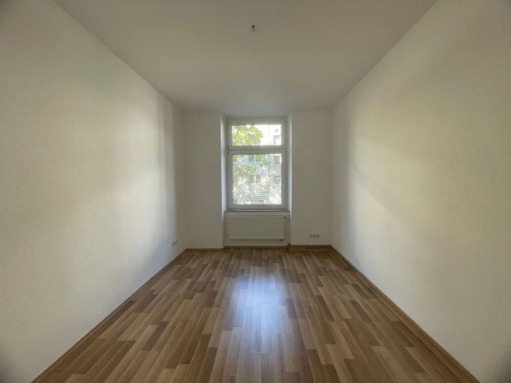 Altbaucharme trifft moderne Ausstattung! Großzügige 3-Zimmer-Wohnung ab sofort frei