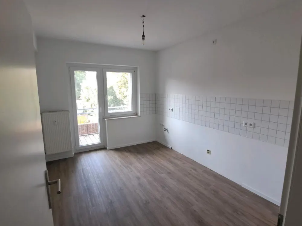 2-Zimmer-Wohnung mit Wohnküche und Balkon in Düsseldorf-Eller