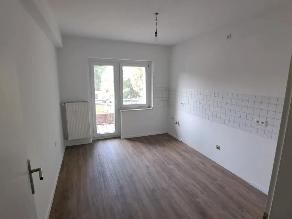 2-Zimmer-Wohnung mit Wohnküche und Balkon in Düsseldorf-Eller