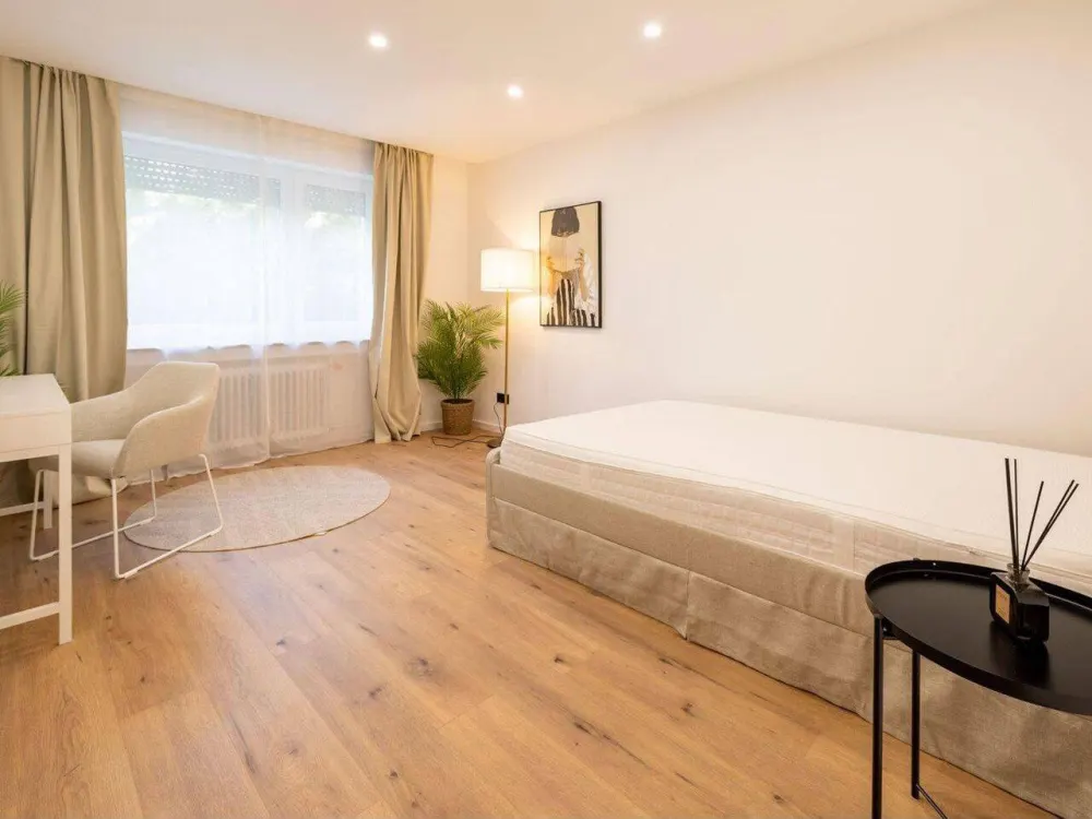 Möblierte 5er-WG in München mit großzügigen Zimmern und moderner Ausstattung