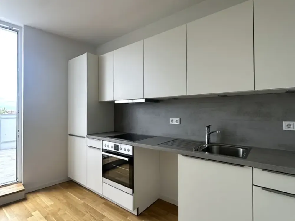 Dachgeschoss * Sonnen-Terrasse * 3-Zimmer * Einbauküche* mit Blick über Spandau * Zweitbezug