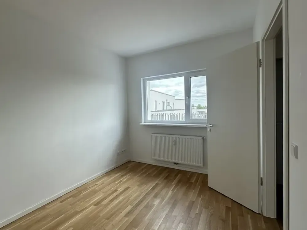 Dachgeschoss * Sonnen-Terrasse * 3-Zimmer * Einbauküche* mit Blick über Spandau * Zweitbezug