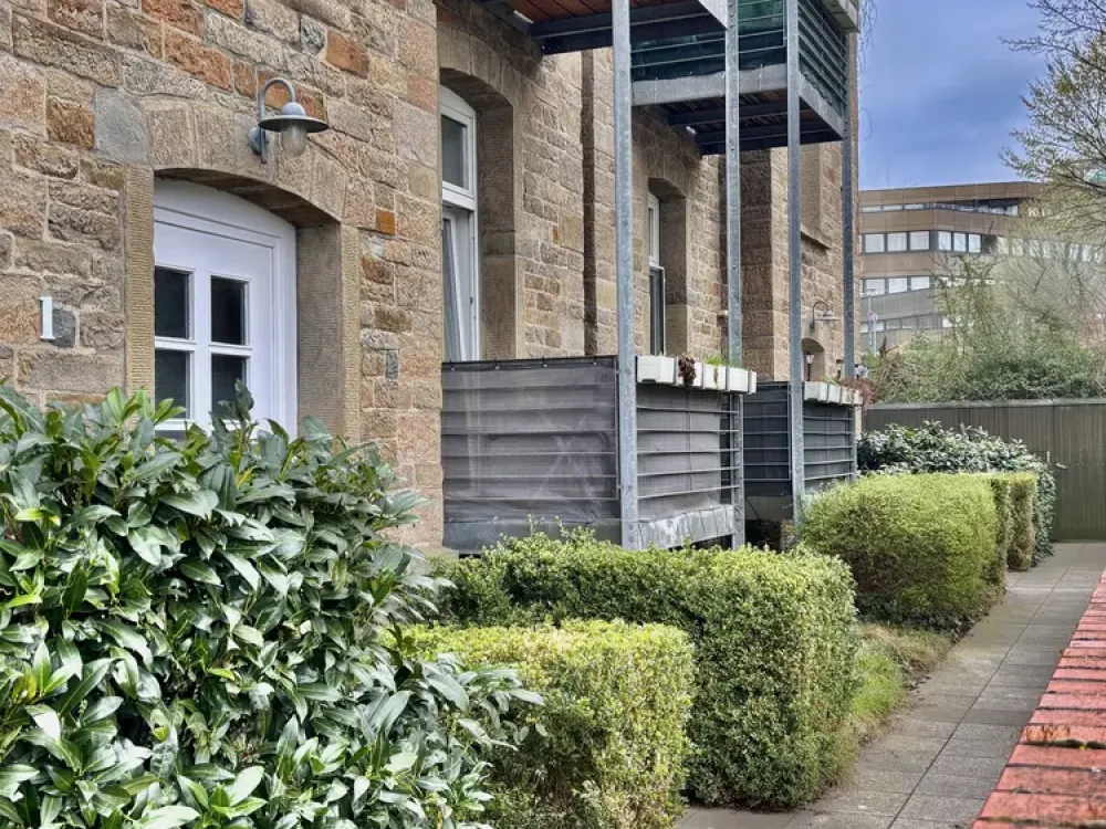Schöne Maisonettewohnung in saniertem Altbau,DG, 3 Zimmer, offene Küche, Balkon, 85m²