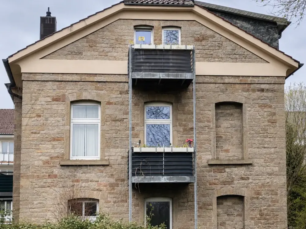 Schöne Maisonettewohnung in saniertem Altbau,DG, 3 Zimmer, offene Küche, Balkon, 85m²
