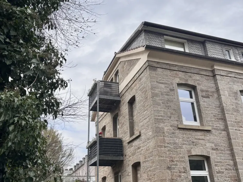 Schöne Maisonettewohnung in saniertem Altbau,DG, 3 Zimmer, offene Küche, Balkon, 85m²