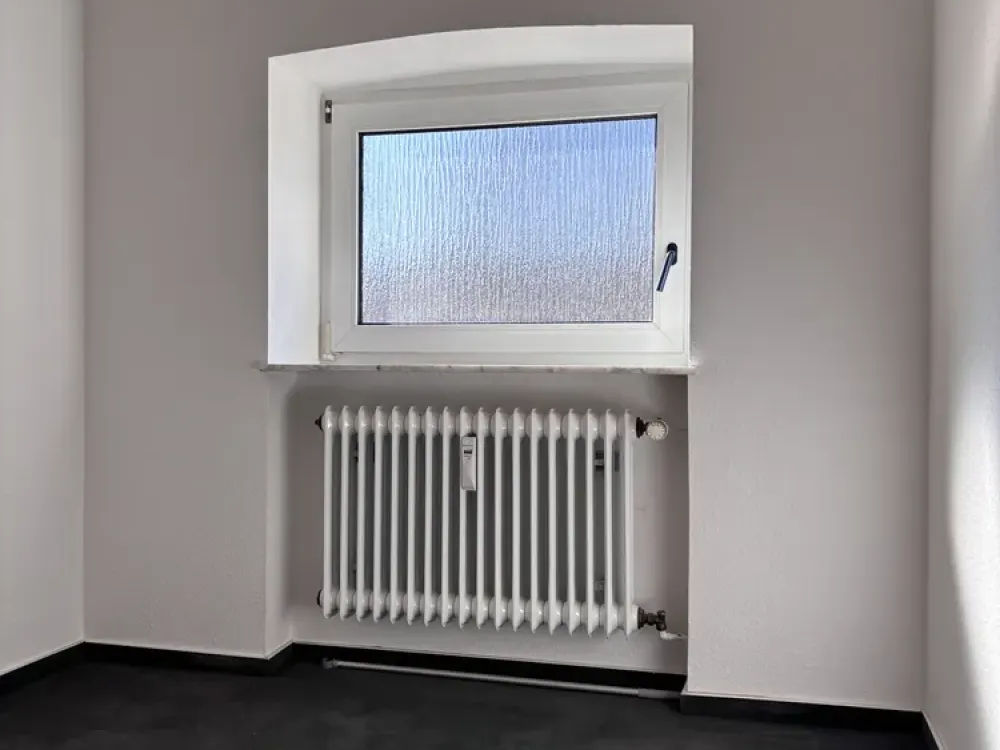 Schöne Maisonettewohnung in saniertem Altbau,DG, 3 Zimmer, offene Küche, Balkon, 85m²