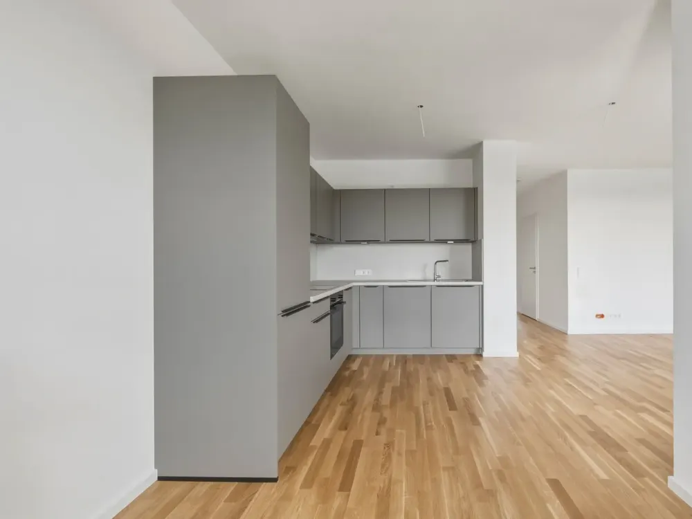 3-Room Apartment with Fitted Kitchen, Parking Space and High-Quality Features