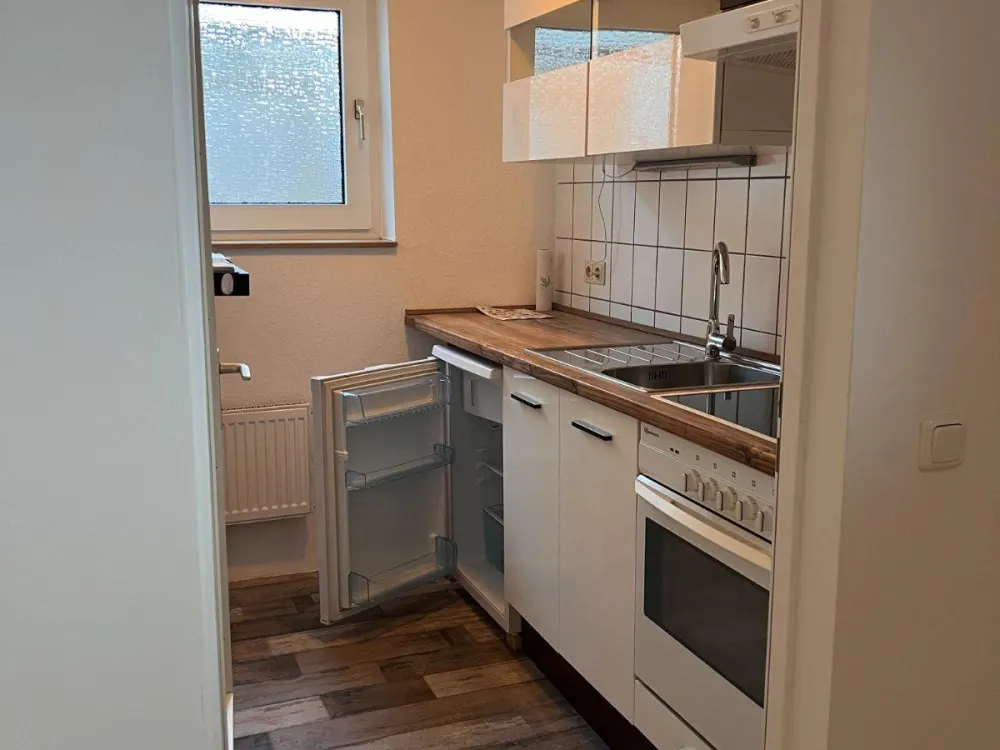Helle 1-Zimmer-Souterrainwohnung