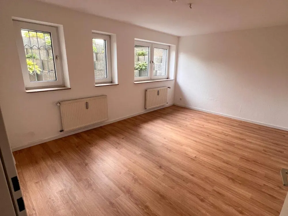 Helle 1-Zimmer-Souterrainwohnung
