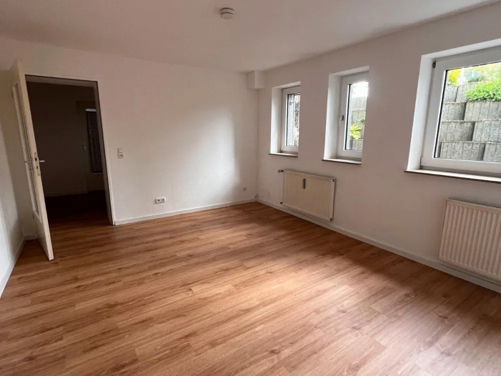 Helle 1-Zimmer-Souterrainwohnung
