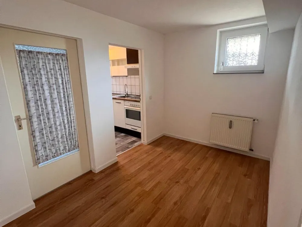 Helle 1-Zimmer-Souterrainwohnung