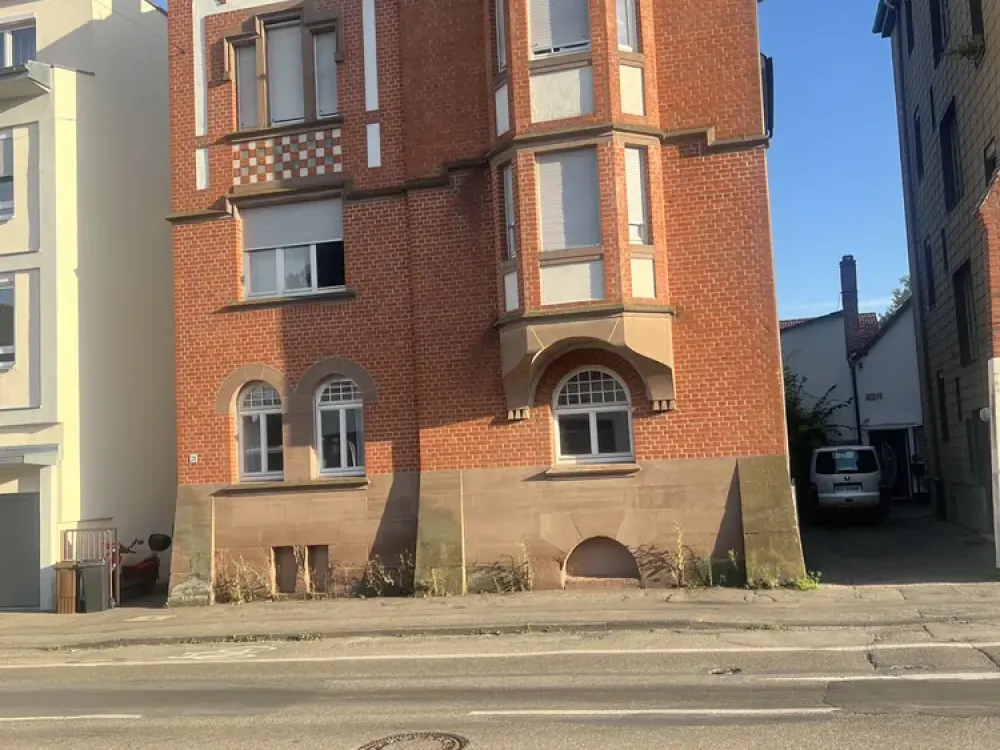 Tolle 4 Zi. Altbau Wohnung, großer Balkon, Gartenanteil
