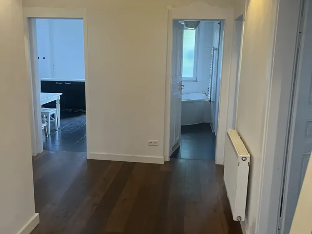 Tolle 4 Zi. Altbau Wohnung, großer Balkon, Gartenanteil