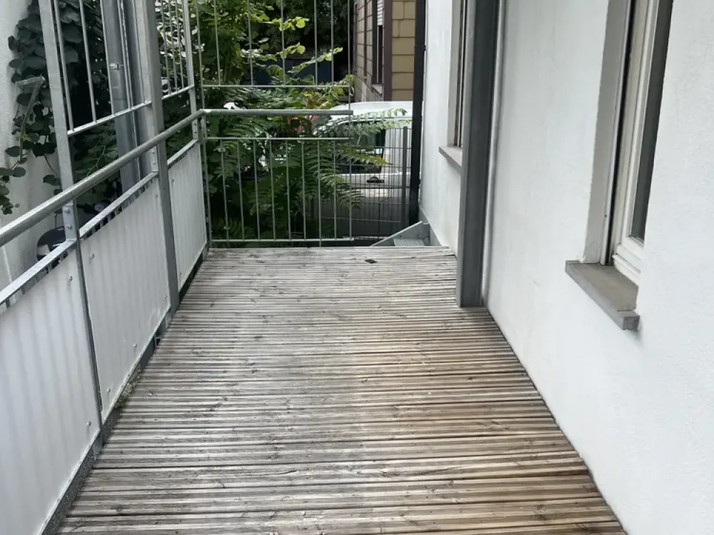 Tolle 4 Zi. Altbau Wohnung, großer Balkon, Gartenanteil
