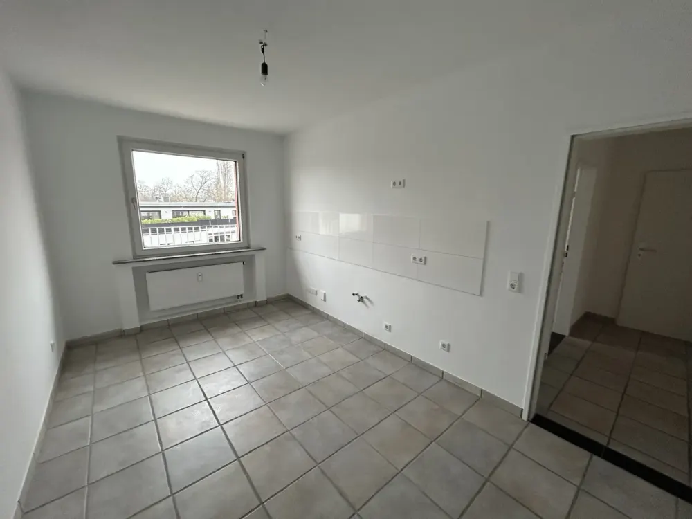 Bezugsfertige helle Wohnung mit zwei Balkonen