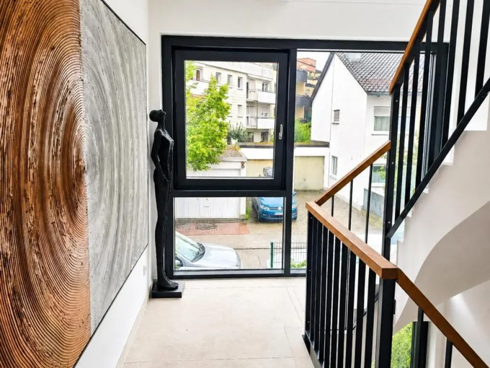 Exklusive Neubau Wohnung vollmöbliert, Dachterasse, ruhig und zentral in Soll