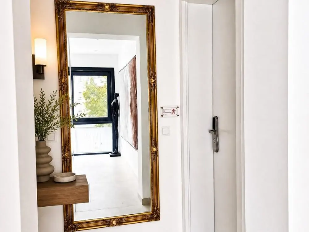 Exklusive Neubau Wohnung vollmöbliert, Dachterasse, ruhig und zentral in Soll