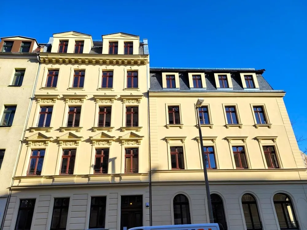 // Ab 01.09.2025 - Einbauküche mit WM - Parkett - Balkon //