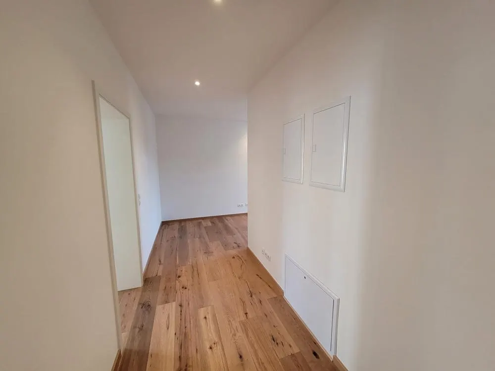 // Ab 01.09.2025 - Einbauküche mit WM - Parkett - Balkon //
