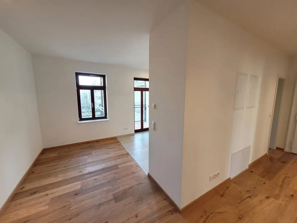 // Ab 01.09.2025 - Einbauküche mit WM - Parkett - Balkon //