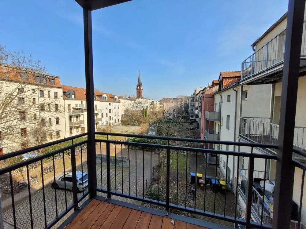 // Ab 01.09.2025 - Einbauküche mit WM - Parkett - Balkon //