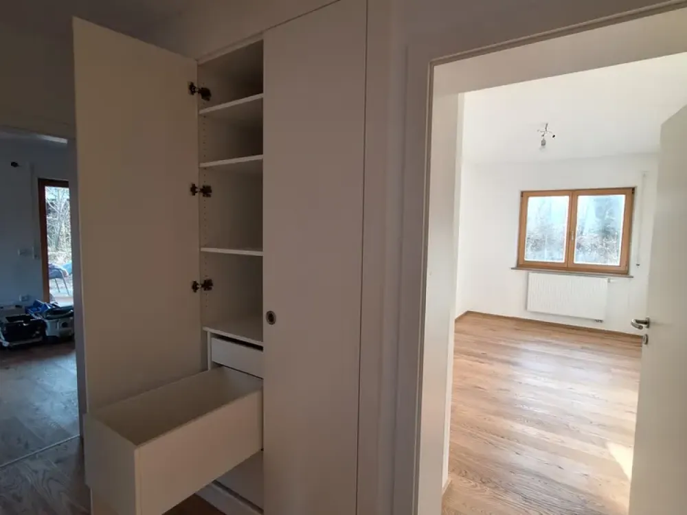Helle Erdgeschoßwohnung mit großer Terrasse und Garten