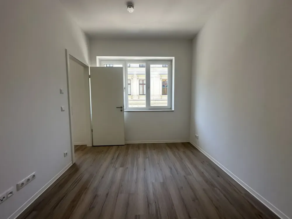 2 Zimmer | EBK | sanierter Altbau, Wohnen im Zentrum-Ost | Optional mit EBK