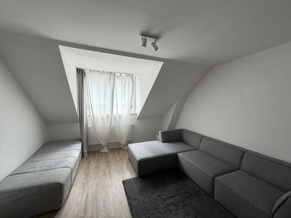 ***Öffentliche Besichtigung am 14.09.*** Teilmöblierte modernisierte 3 Zimmer Wohnung in TOP LAGE