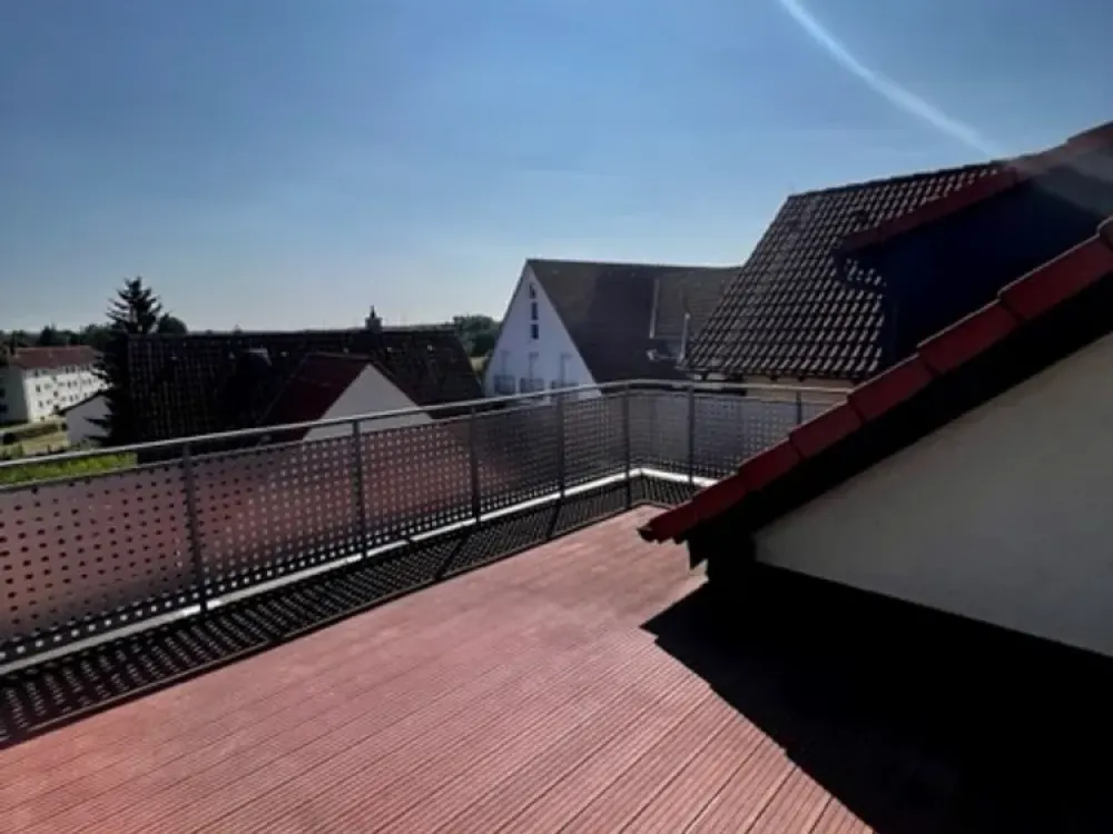 Wohnen oder Arbeiten: Großzügige 4-Zimmer-Dachgeschosswohnung auch als Büroflächen nutzbar
