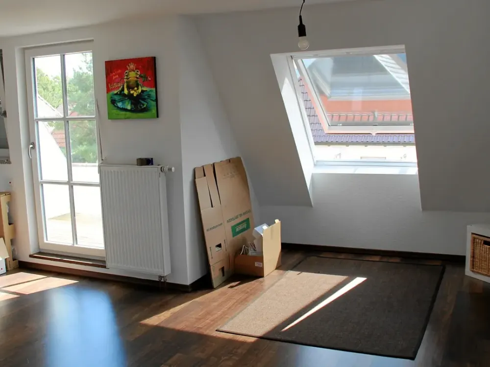 Gepflegte 2-Zimmer-Dachgeschosswohnung mit Süd-Loggia und EBK | 5 Min. zum Bahnhof Fellbach