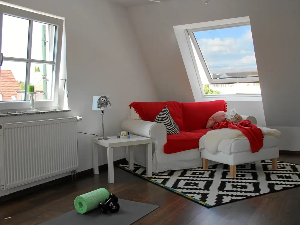 Gepflegte 2-Zimmer-Dachgeschosswohnung mit Süd-Loggia und EBK | 5 Min. zum Bahnhof Fellbach