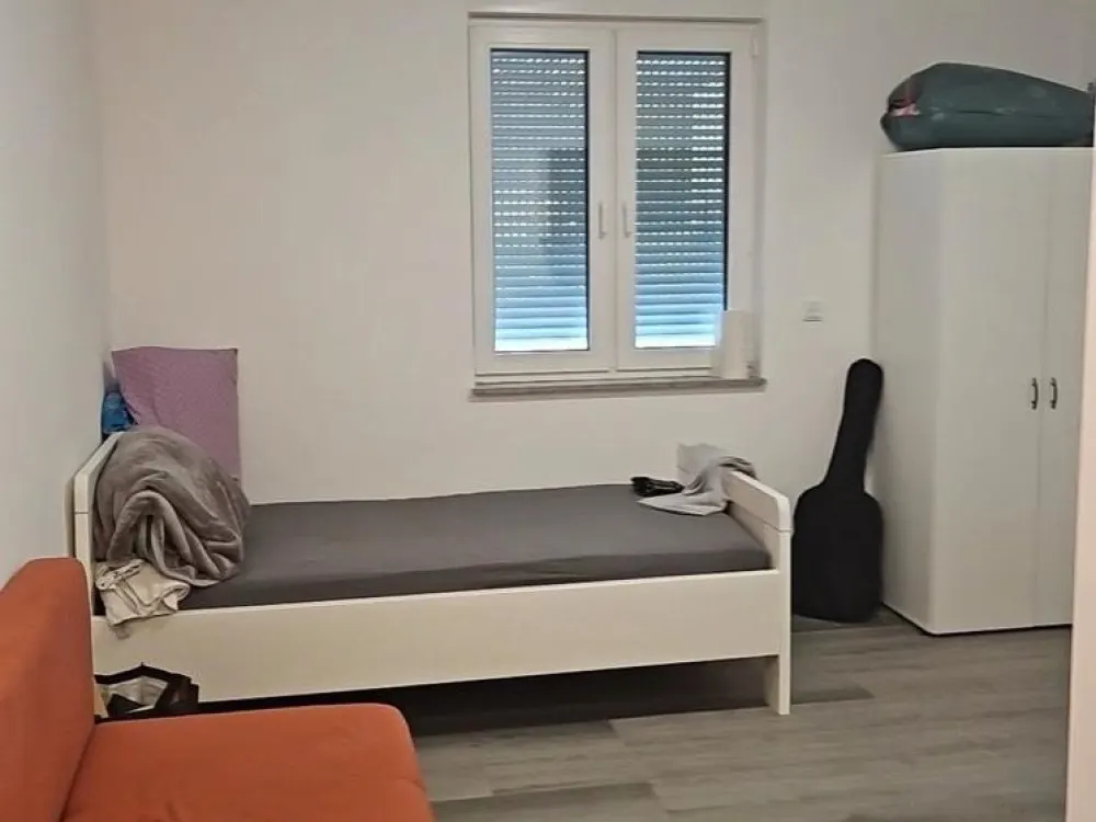 Apartment Rentals 1-Room Apartment with Built-in Kitchen