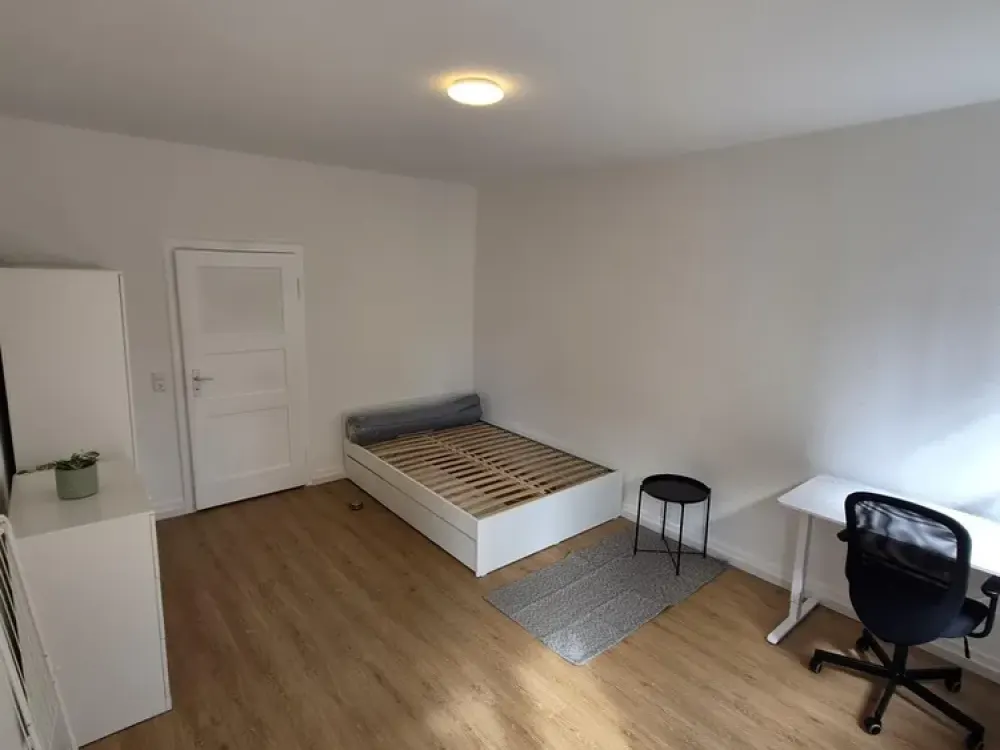 Neugründung: kernsanierte, möblierte 3-Zimmer-WG in Top Lage