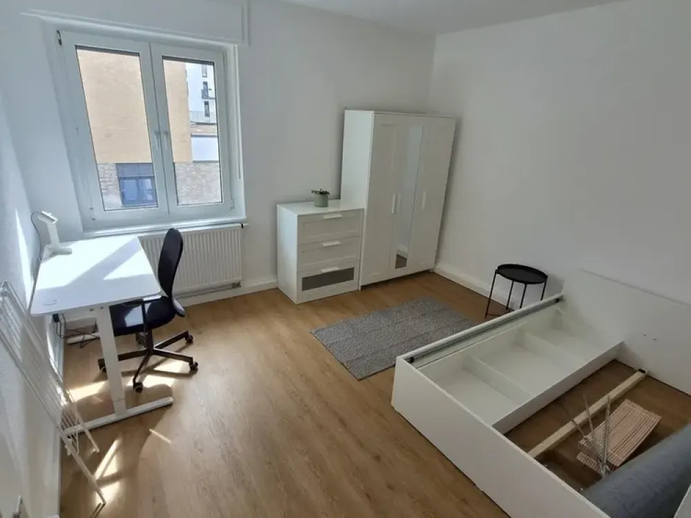 Neugründung: kernsanierte, möblierte 3-Zimmer-WG in Top Lage