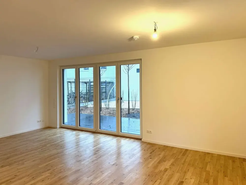 Großzügige Terrassenwohnung im Gartenhaus