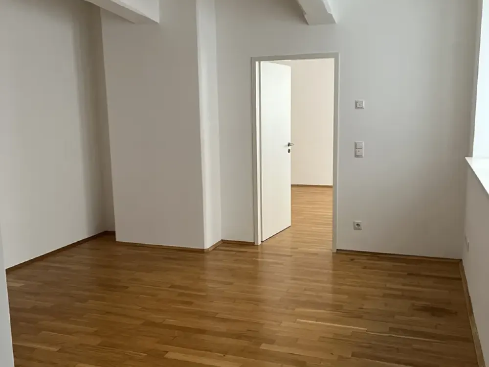 Cozy 3-Room Apartment with Terrace and Garden Share
