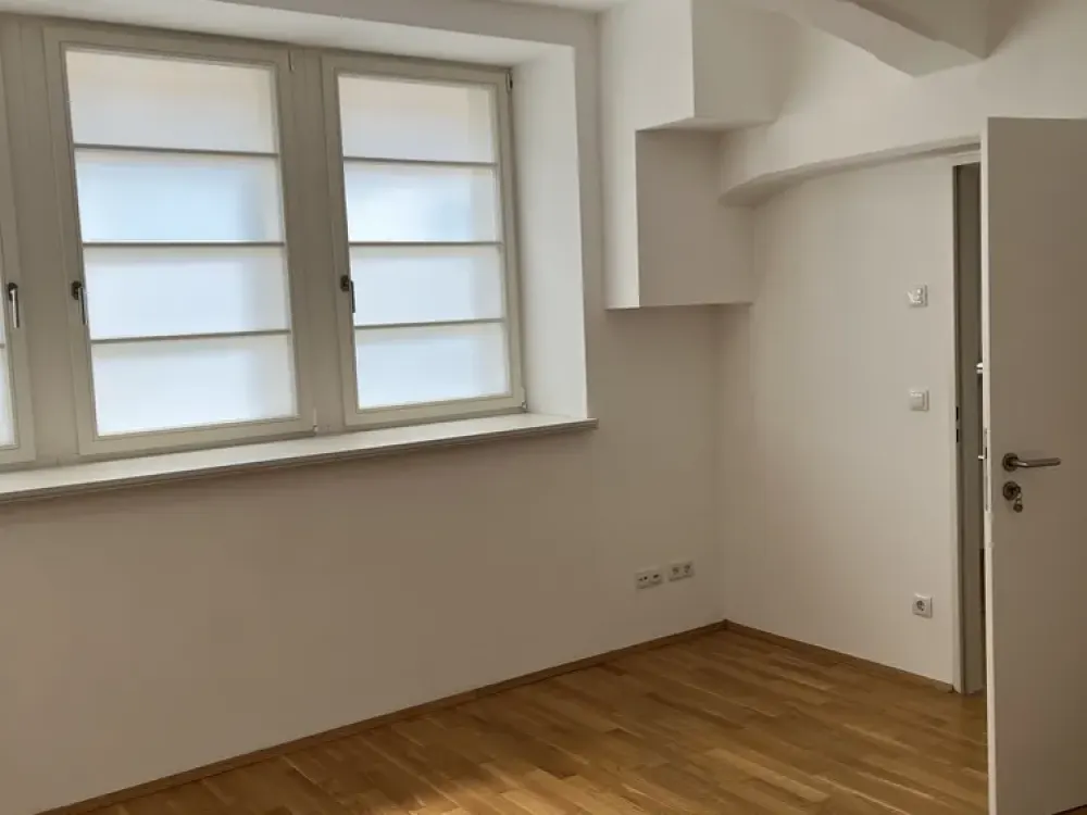 Cozy 3-Room Apartment with Terrace and Garden Share
