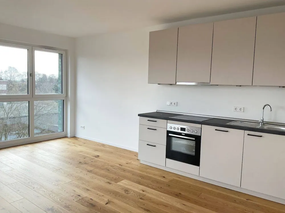 Modernes Wohnglück: Lichtdurchflutete 4-Zimmer-Wohnung mit Loggia + Einbauküche