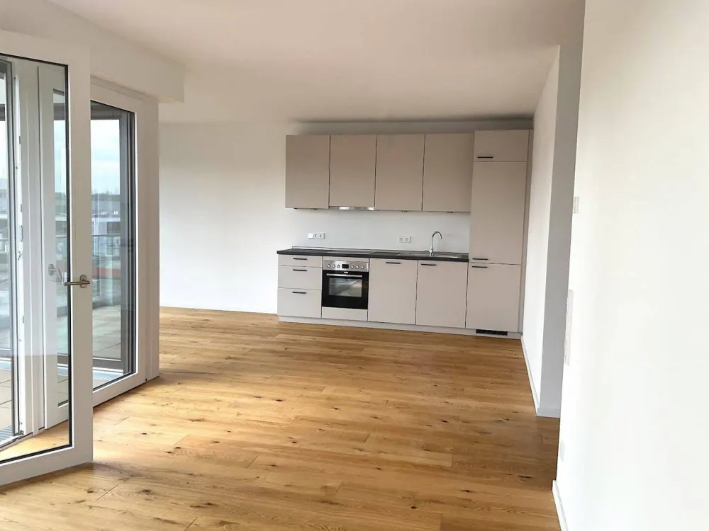 Modernes Wohnglück: Lichtdurchflutete 4-Zimmer-Wohnung mit Loggia + Einbauküche