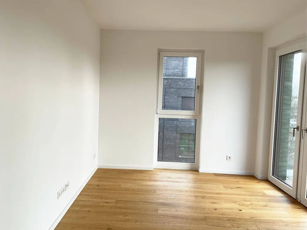 Modernes Wohnglück: Lichtdurchflutete 4-Zimmer-Wohnung mit Loggia + Einbauküche