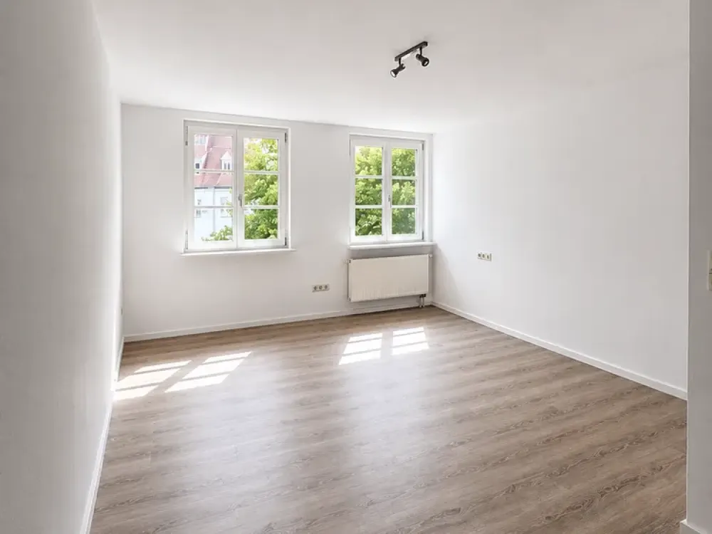 Großzügige 3-Zimmer-Wohnung mit Balkon, Tiefgarage und Aufzug in zentraler Lage