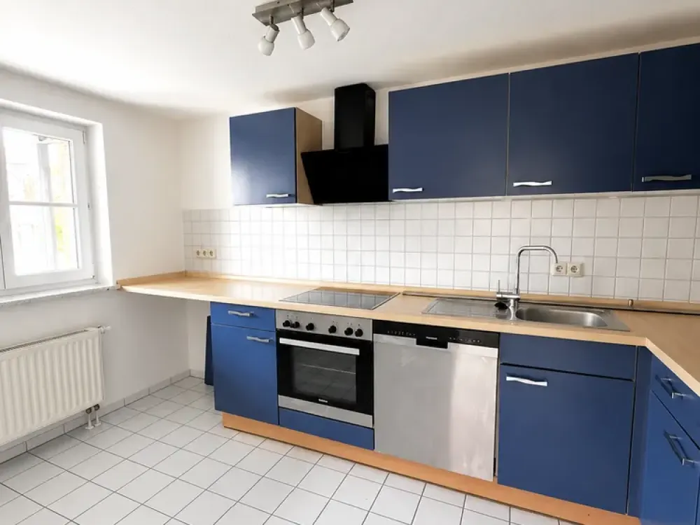 Großzügige 3-Zimmer-Wohnung mit Balkon, Tiefgarage und Aufzug in zentraler Lage