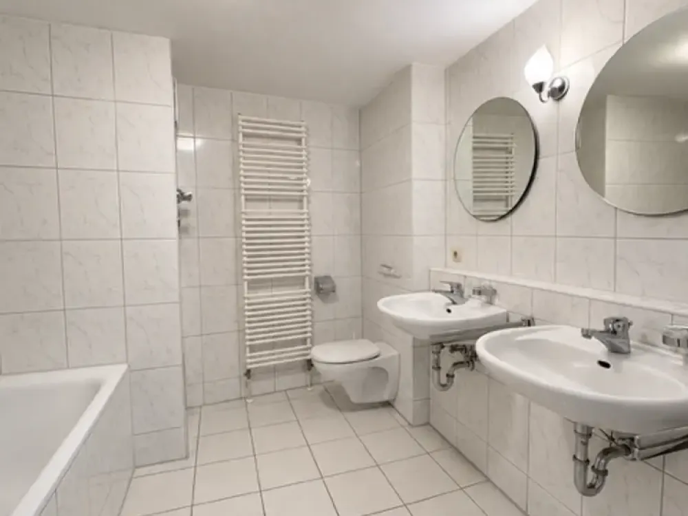 Großzügige 3-Zimmer-Wohnung mit Balkon, Tiefgarage und Aufzug in zentraler Lage