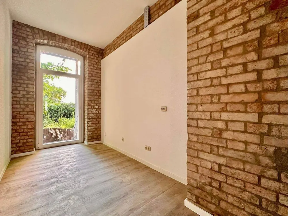 With Private Garden! Renovated 3-Room Apartment on the Ground Floor